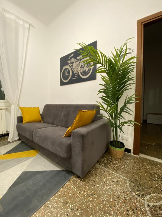 B.l Apartament Apartment Genoa